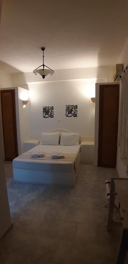 Villa Spyros Santorini 페리사 외부 사진